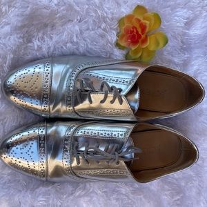 VINTAGE J. CREW MATALLIC SILVER SADDLE SHOES SIZE